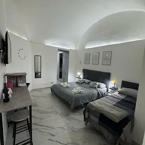 https://apt-carlant.taorminaitalyhotels.com